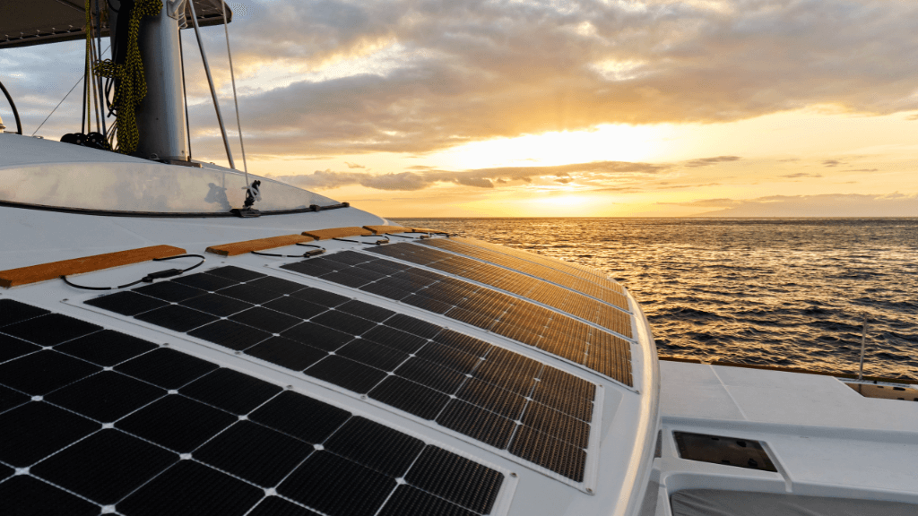 Panneau solaire souple pour bateau
